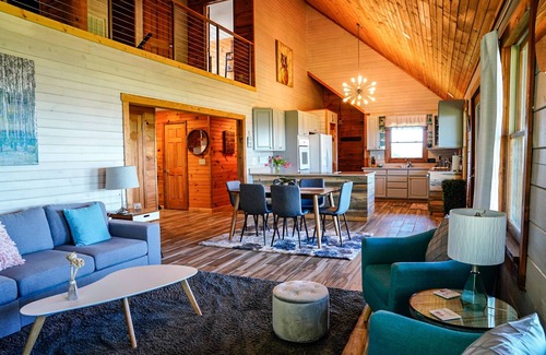 Pikeville Cabin | Modern log cabin with breathtaking view