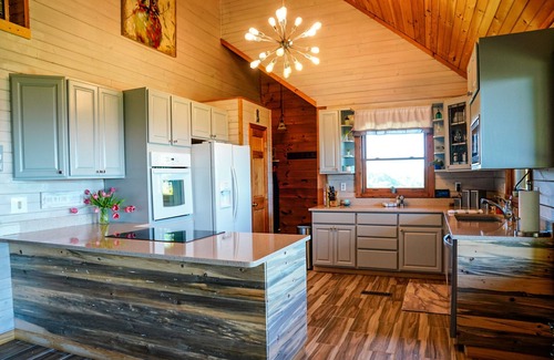 Pikeville Cabin | Modern log cabin with breathtaking view