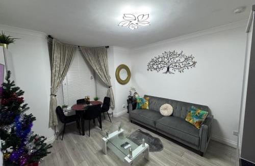 Kensal Green Apartment | Modern London 2-Bed Flat Sleeps up to 5