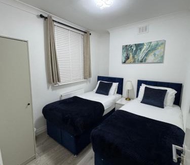 Kensal Green Apartment | Modern London 2-Bed Flat Sleeps up to 5