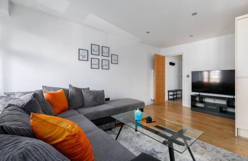 Shoreditch Apartment | Modern London Hoxton Shoreditch Balcony Flat 2 Bed 2 Bath