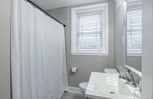Anacostia Condo | MODERN ☆ Lux ★ 2 BR 3 Bed Condo ☆ Prime Location