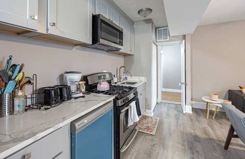 Anacostia Condo | MODERN ☆ Lux ★ 2 BR 3 Bed Condo ☆ Prime Location
