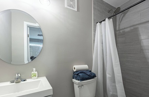 Anacostia Condo | MODERN Lux 2 BR 3 Bed Condo