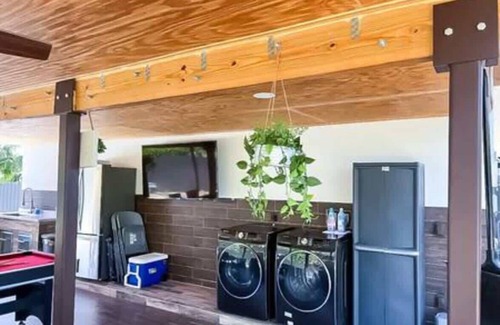 Edgewood House | Modern Lux Home — Your Warm and Friendly Family Getaway