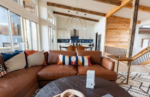 Morganton Cabin | Modern Luxury Masterpiece - Mtn Views w/Hot Tub!