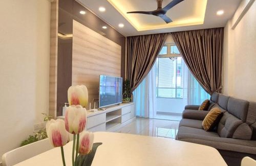 Tebrau Apartment | Modern Lux - Walking Distance to Mt Austin 6 Pax