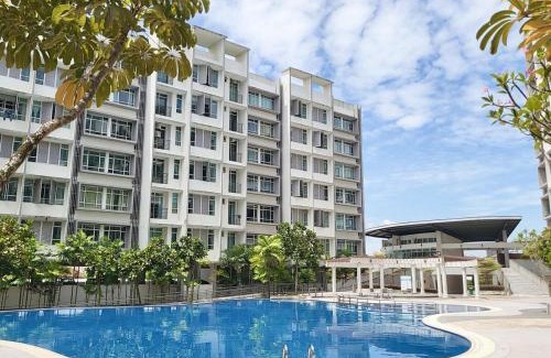Tebrau Apartment | Modern Lux - Walking Distance to Mt Austin 6 Pax