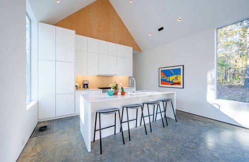 Broken Bow Cabin | Modern Luxe | 2 King Suites + Wood Stove + EV