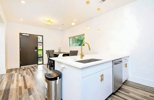 Mechanicsville House | Modern Luxe ATL Retreat: Downtown+Rooftop+Sleeps 7