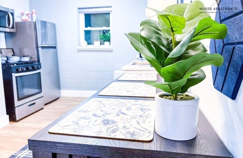 Downtown Memphis Apartment | Modern Luxe King Suite Loft + Free Parking & Wifi