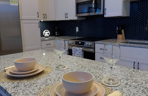 Columbia Apartment | Modern Luxe: Stay in Style nEntire place