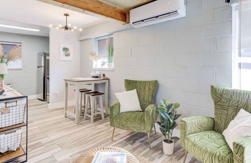 Downtown Memphis Apartment | Modern Luxe Studio + Free Gated Parking + King Bed