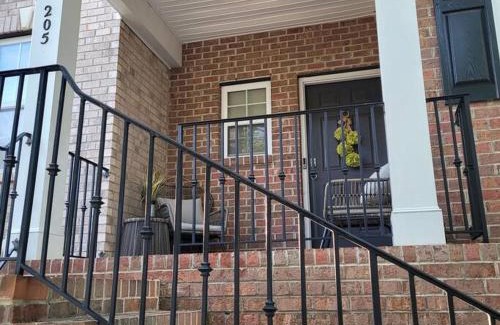 Apex Villa | Modern & Luxurious 3 Bdrm 2.5 Bath Townhome