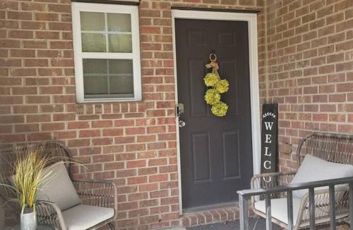 Apex Villa | Modern & Luxurious 3 Bdrm 2.5 Bath Townhome