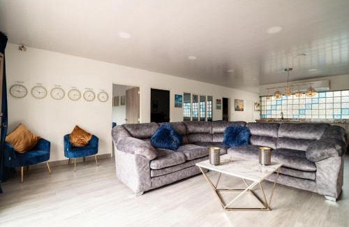Cali Apartment | Modern, Luxurious and Tradicional Apartments by Samilis Place