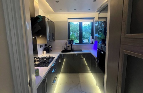 Luton House | Modern Luxurious Town House in Luton