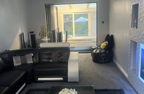 Luton House | Modern Luxurious Town House in Luton
