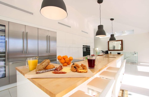 Urbanizacion Hacienda las Chapas Villa | Modern luxurious villa in Marbella with views