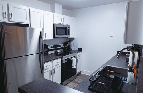 Downtown Apartment | Modern Luxury 1BR Stamford Getaway