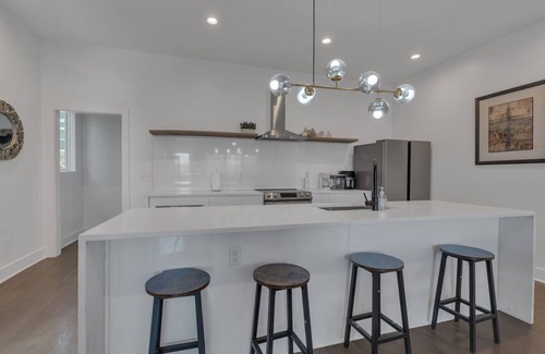 Katie Hill Neighborhood House | Modern Luxury 3 Story Home close to Broadway with Rooftop