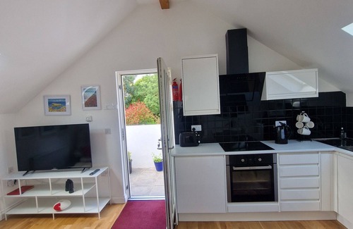 Maenporth Apartment | Modern Luxury Apartment with Parking, Seaview Terrace & EV Point