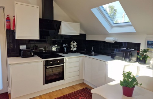 Maenporth Apartment | Modern Luxury Apartment with Parking, Seaview Terrace & EV Point