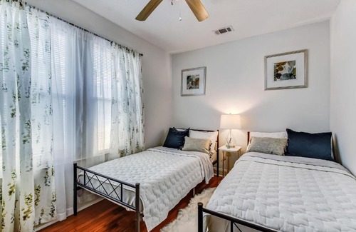 Midtown Apartment | Modern Luxury Apartment 1 mile from Forsyth Park