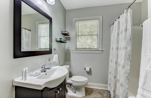 Midtown Apartment | Modern Luxury Apartment 1 mile from Forsyth Park
