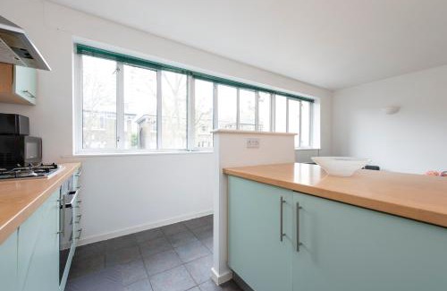 Bromley North Apartment | Modern Luxury Apartment by Bow Road Station