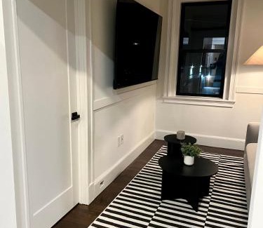 Quincy Apartment | Modern Luxury Apartment in City