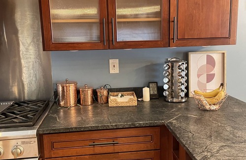 South Londonderry House | Modern Luxury at White Pine Lodge – 10 min from Stratton Mountain
