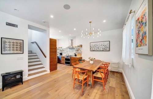 Woodland Hills House | Modern Luxury Awaits: Stunning 3-Bedroom Retreat in Walnut Acres!