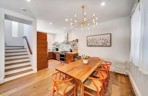 Woodland Hills House | Modern Luxury Awaits: Stunning 3-Bedroom Retreat in Walnut Acres!