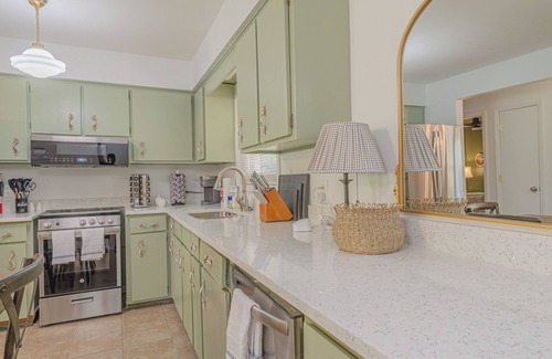 Fortson House | Modern Luxury Cottage with Pool