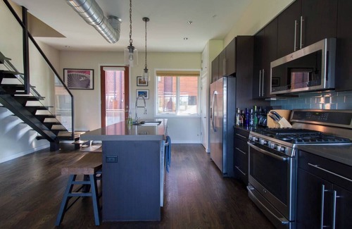 Fishtown Condo | Modern Luxury Fishtown Condo w/Private Roof Deck