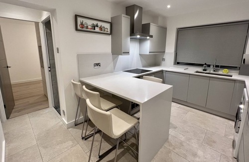 Shortlands Condo | Modern Luxury home