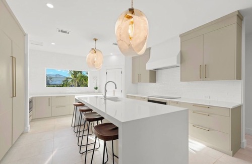 Sanibel House | Modern luxury house with ensuite bedrooms, deepwater canal access, and pool.