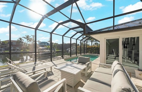 Sanibel House | Modern luxury house with ensuite bedrooms, deepwater canal access, and pool.