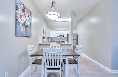 Gunter Afs House | Modern Luxury Retreat w/Fast Wifi. 10 mins from Downtown, ASU & Maxwell AFB.