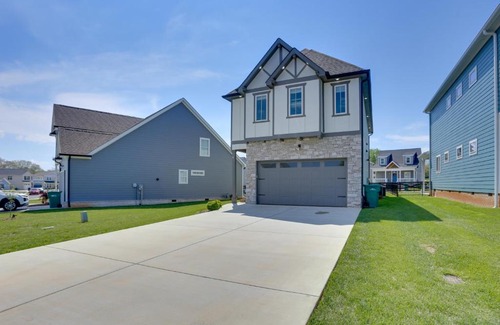 Winchester House | Modern Luxury Retreat Walk to Tims Ford Lake!