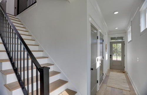 Winchester House | Modern Luxury Retreat Walk to Tims Ford Lake!