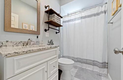 Roxbury Apartment | Modern Luxury Steps from Zoo & Golf Course