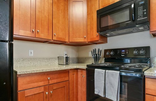 Merced Apartment | Modern Luxury Suite
