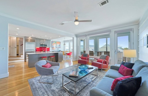 Seaside Condo | Modern Luxury Penthouse with Gulf Views in Seaside + 2 Adult Bikes!