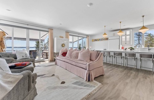 Traverse City House | Modern Luxury Waterfront On Old Mission Peninsula