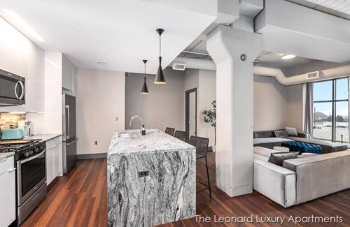 Nelson Apartment | Modern Luxury with 2 King Beds & Water Views - Leonard Building