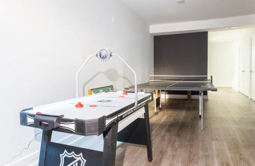 North Philadelphia East Apartment | Modern Luxury4br4ba-wdpatiopingpongsleeps12