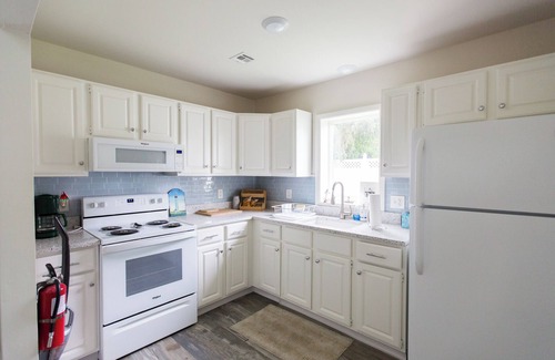 Manasquan Cottage | Modern Manasquan, NJ Perfect Beach Cottage 5 min from beach!