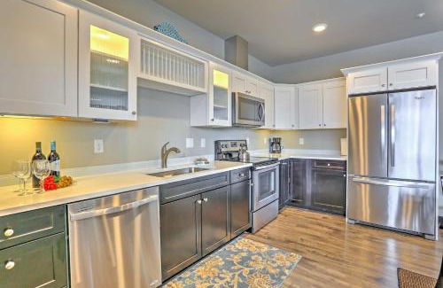 Manson Apartment | Modern Manson Condo with Pool and Lake Chelan Views!